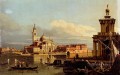 プンタ デッラ ドガーナからサン ジョルジョ マッジョーレ都市部のベルナルド ベロットに向かうヴェネツィアの眺め